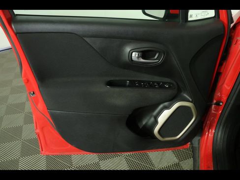 Used 2017 Jeep Renegade Latitude image 15