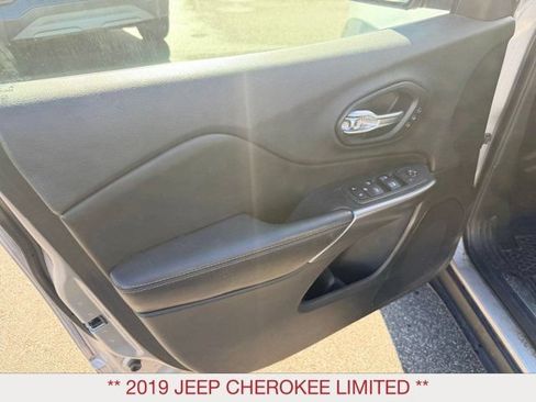 Certified 2019 Jeep Cherokee Limited AWD/4WD image 8