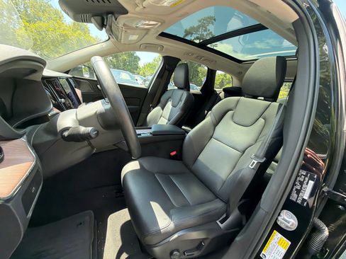 Used 2023 Volvo XC60 B5 Plus w/ Climate Package AWD/4WD image 25