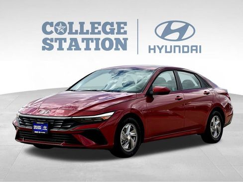 Used 2025 Hyundai Elantra SE w/ Cargo Package FWD image 6