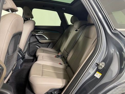 Used 2025 Audi Q5 Premium w/ Convenience Package image 21