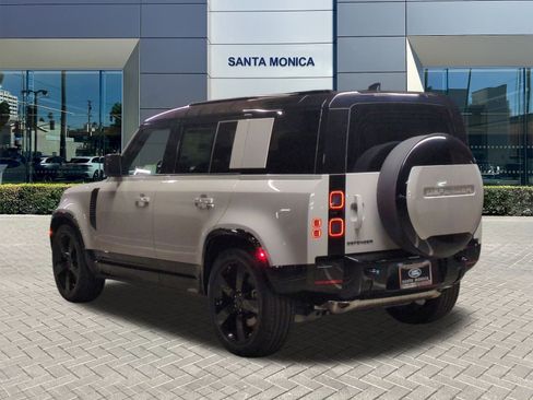 New 2026 Land Rover Defender 110 X-Dynamic SE image 3