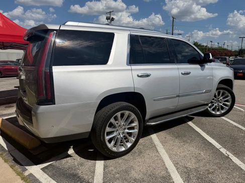 Used 2019 Cadillac Escalade Luxury RWD image 4