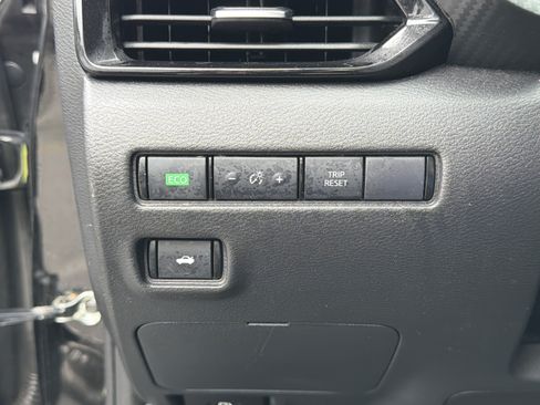 Used 2024 Nissan Sentra SV FWD image 18