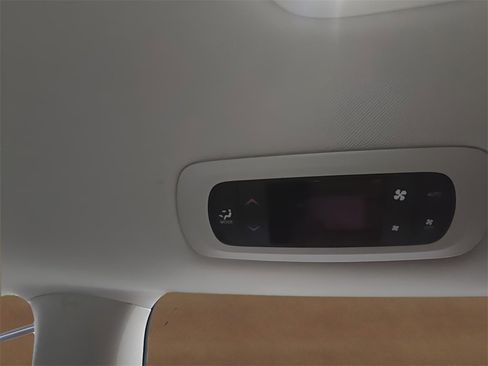 Used 2024 Chrysler Pacifica Touring-L image 25