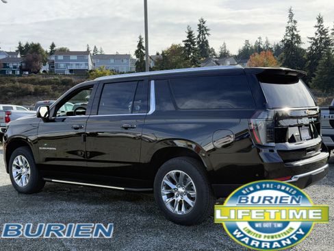 New 2026 Chevrolet Suburban Premier image 3