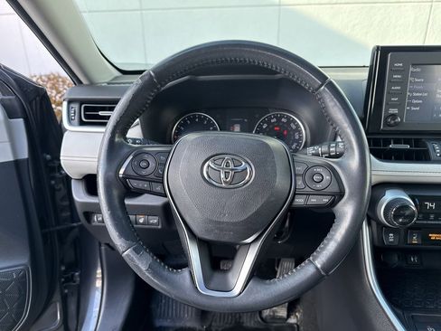 Used 2019 Toyota RAV4 XLE Premium image 8