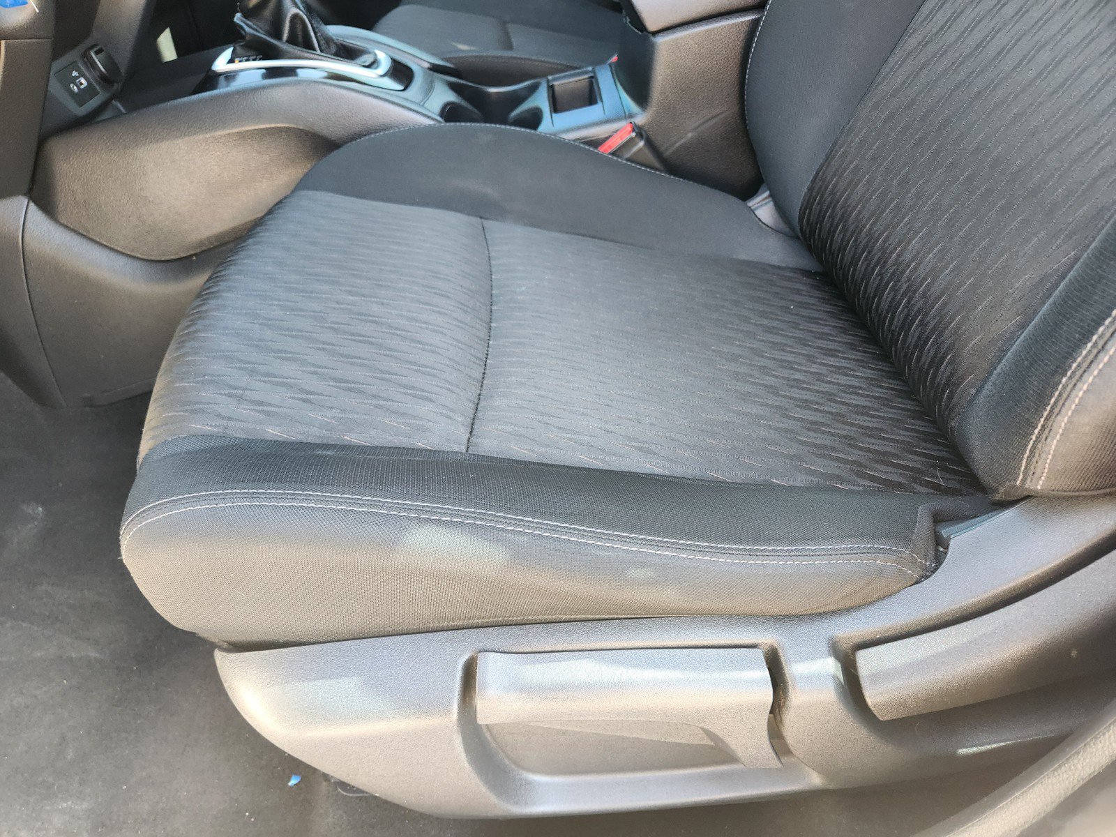 Used 2018 Nissan Rogue S FWD image 19