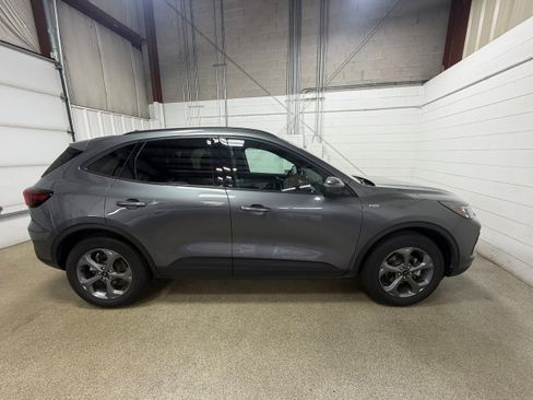 Certified 2025 Ford Escape ST-Line Select AWD/4WD image 6