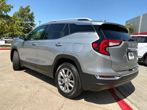 Used 2024 GMC Terrain SLT AWD/4WD image 8
