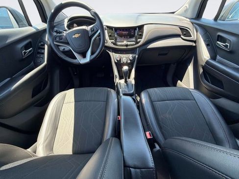 Used 2022 Chevrolet Trax LT w/ LT Convenience Package AWD/4WD image 18