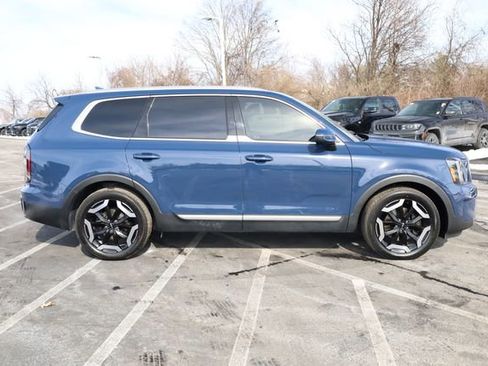 Certified 2023 Kia Telluride EX image 3