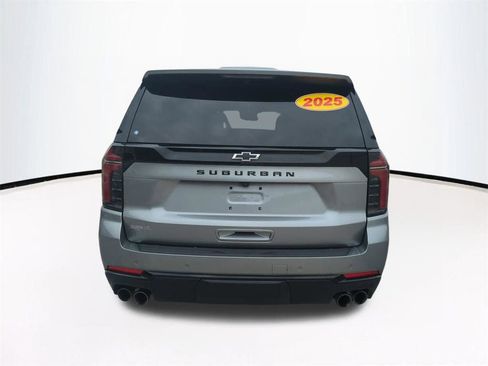 Used 2025 Chevrolet Suburban Z71 image 6