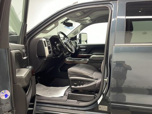 Used 2017 GMC Sierra 2500 SLE w/ HD SLE Preferred Plus Package AWD/4WD image 2