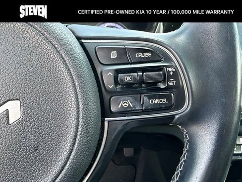 Certified 2022 Kia Niro LXS FWD image 12