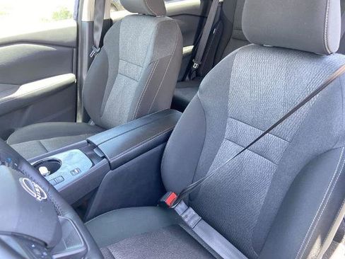 Used 2025 Nissan Rogue SV FWD image 14