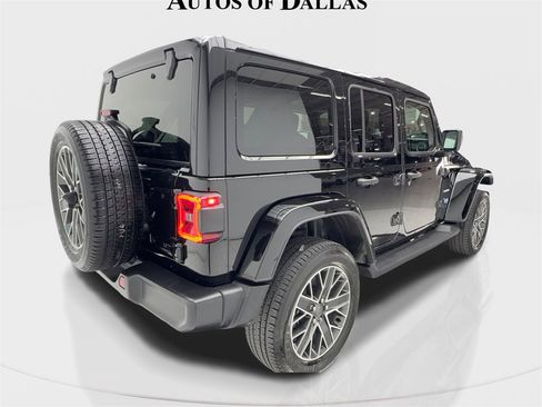 Used 2023 Jeep Wrangler Unlimited Sahara w/ Cold Weather Group image 9