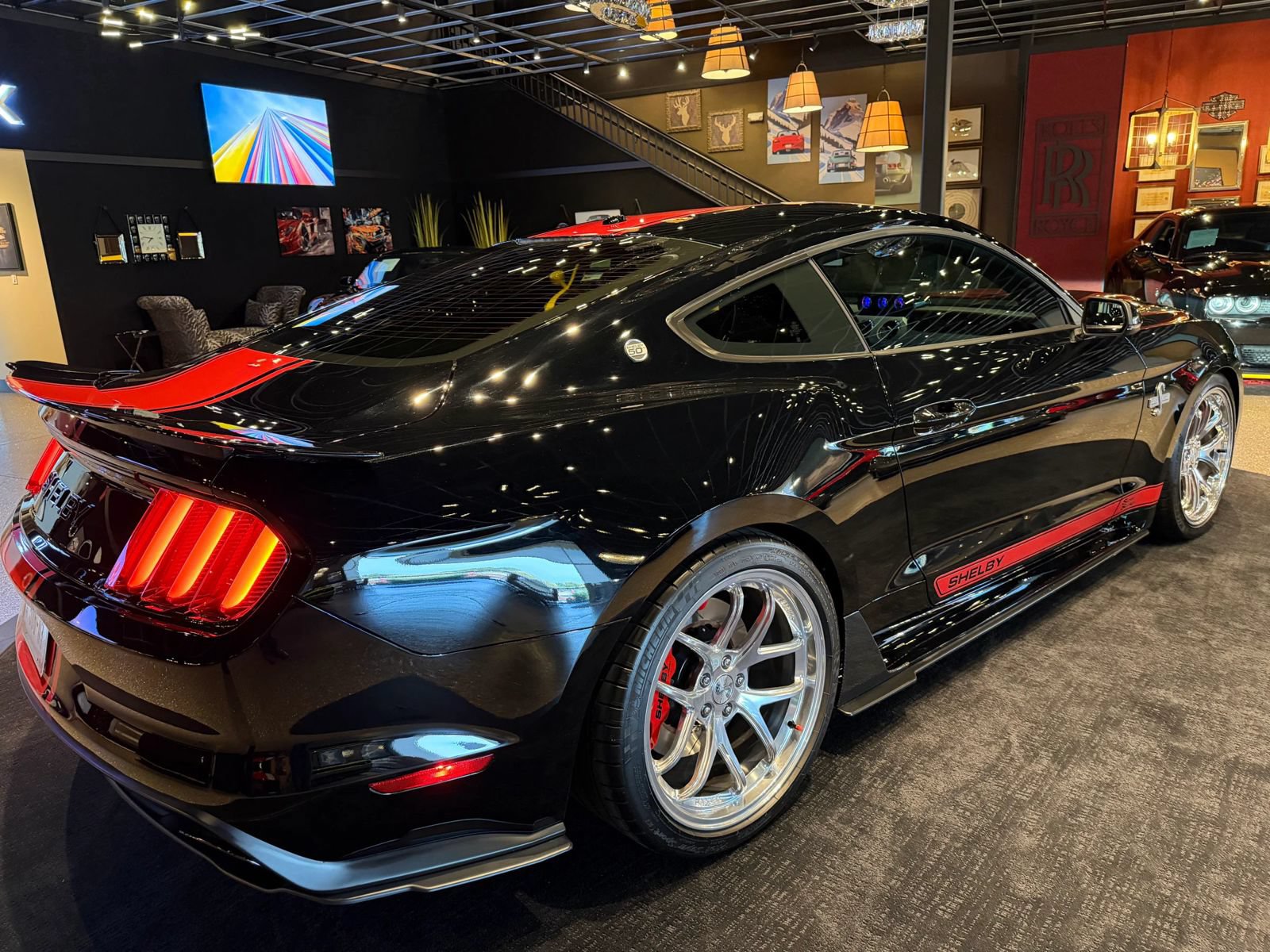 Used 2017 Ford Mustang GT Premium RWD image 5