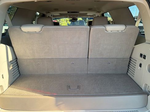 Used 2016 Cadillac Escalade Luxury image 8