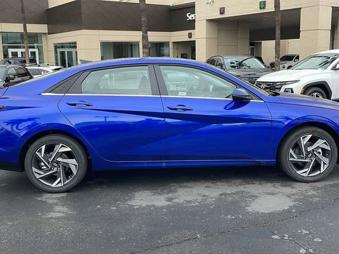 New 2025 Hyundai Elantra Limited image 6