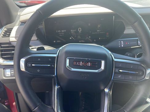 Used 2025 GMC Acadia Elevation w/ Elevation Premium Package FWD image 15