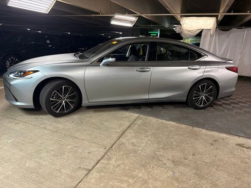 Used 2023 Lexus ES 350 w/ Premium Package FWD image 5