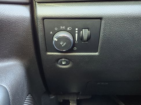 Used 2020 Jeep Grand Cherokee Altitude image 22