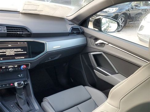 New 2025 Audi Q3 2.0T Premium image 21