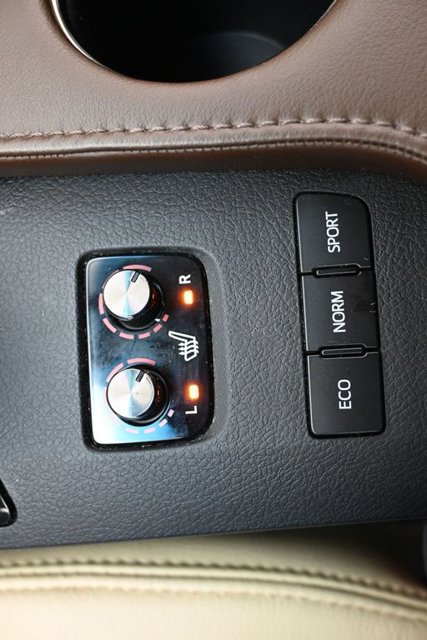 Used 2016 Toyota Avalon XLE FWD image 39