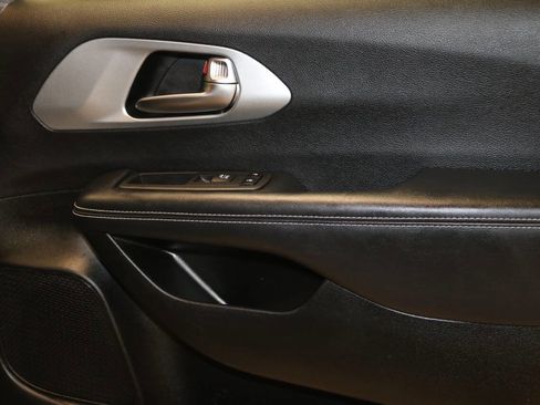 Used 2022 Chrysler Pacifica Touring-L w/ S Appearance Package FWD image 65