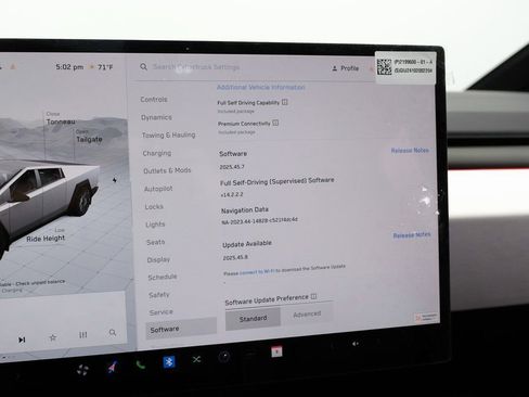 Used 2024 Tesla Cybertruck AWD Crew Cab image 25