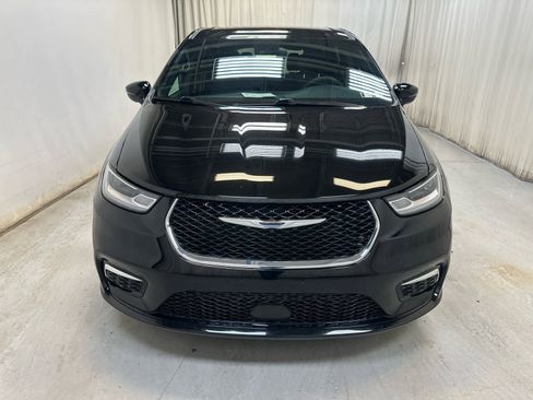 Used 2025 Chrysler Pacifica Select FWD image 7
