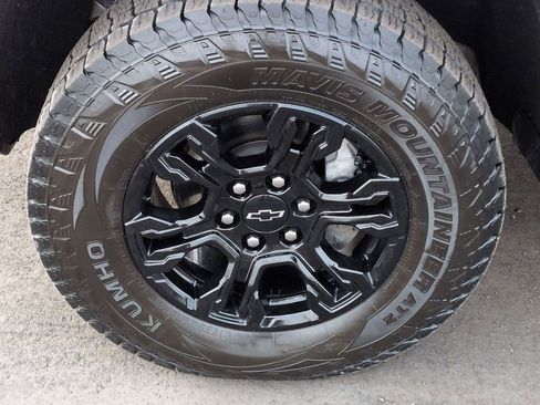 Used 2022 Chevrolet Silverado 1500 ZR2 w/ Technology Package image 10