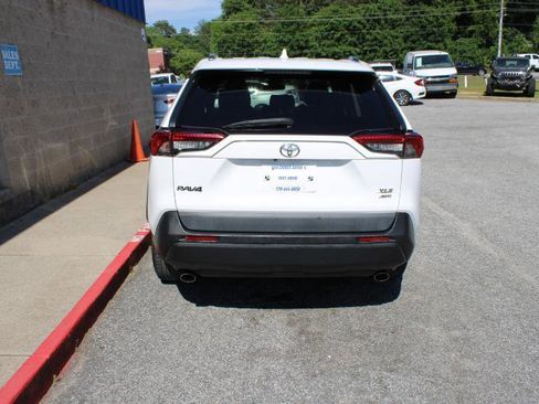 Used 2019 Toyota RAV4 XLE AWD/4WD image 5