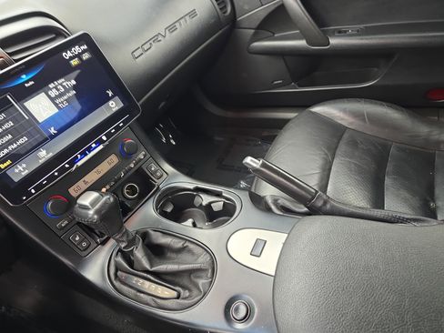 Used 2005 Chevrolet Corvette Convertible w/ Preferred Equipment Group RWD image 19