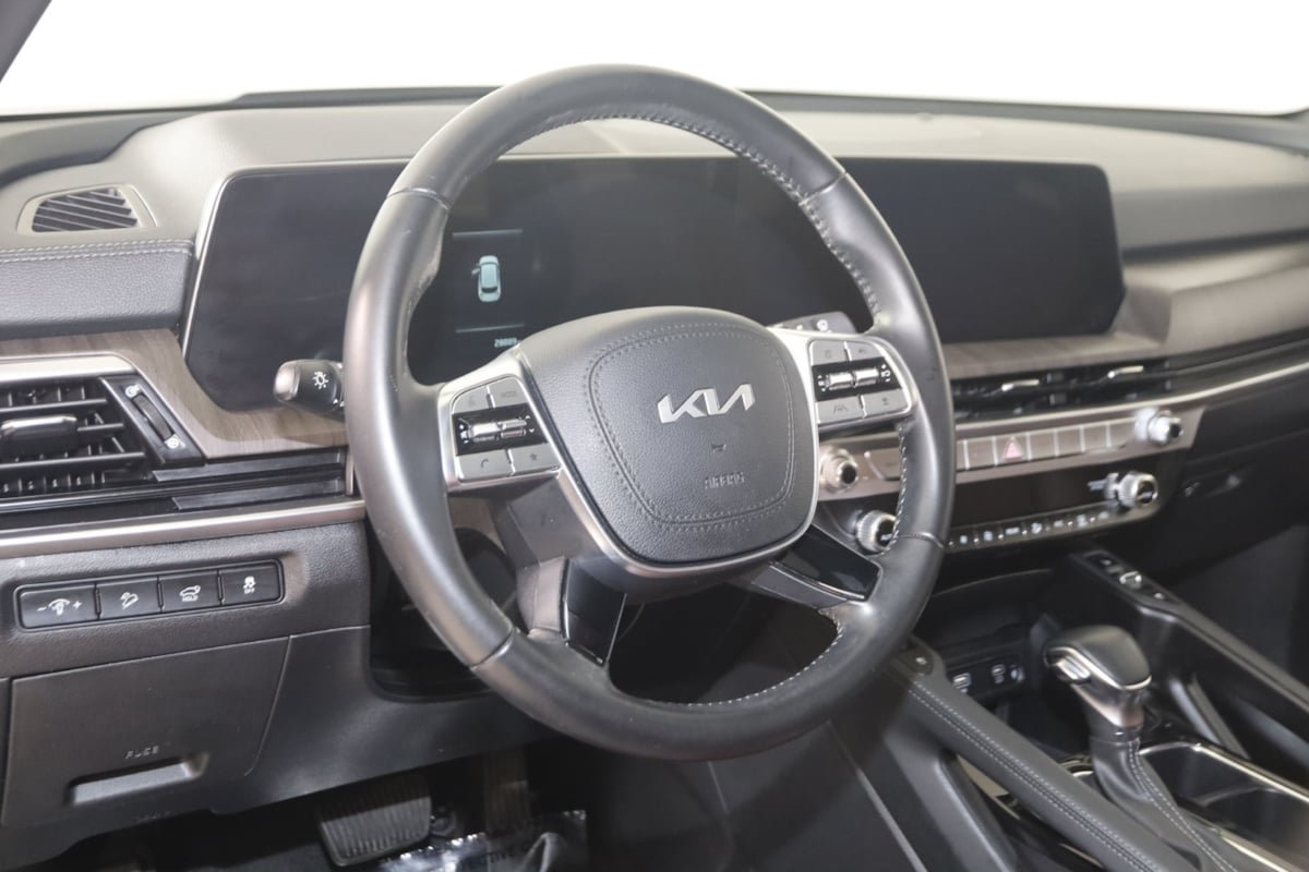 Used 2024 Kia Telluride EX w/ EX Captain's Chair Package FWD image 6