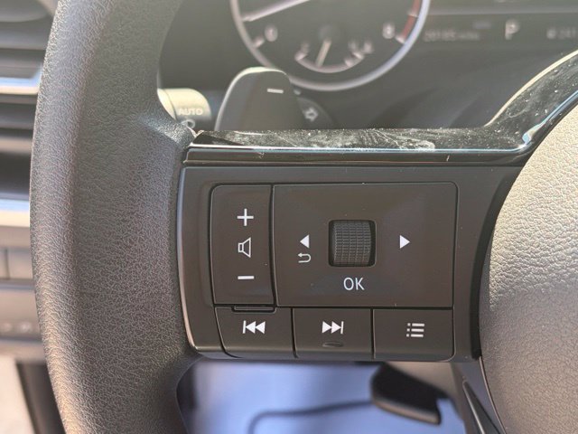 Used 2023 Nissan Rogue SV AWD/4WD image 16
