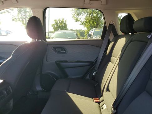 Used 2023 Nissan Rogue S FWD image 12