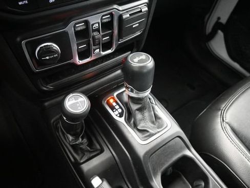 Used 2022 Jeep Wrangler Unlimited Sahara AWD/4WD image 9