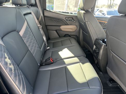 Used 2024 GMC Canyon Denali image 14