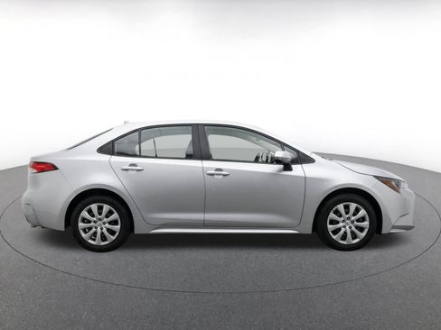 Used 2025 Toyota Corolla LE FWD image 10