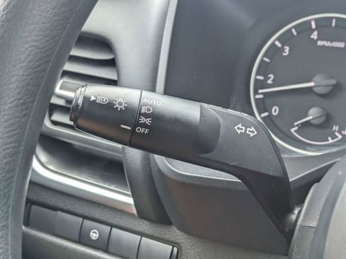 Used 2024 Nissan Rogue SV FWD image 27