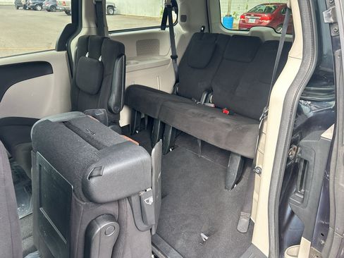 Used 2013 Dodge Grand Caravan SE FWD image 22