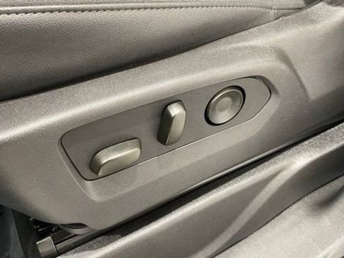 Used 2025 Chevrolet Tahoe Z71 w/ Comfort Package image 12