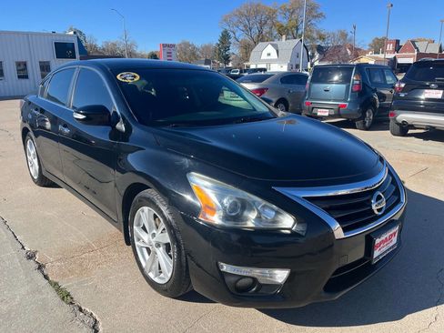 Used 2014 Nissan Altima 2.5 SV w/ Convenience Package FWD image 4