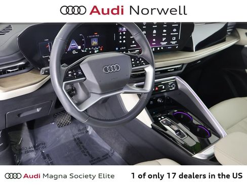Used 2025 Audi Q5 Premium w/ Convenience Package AWD/4WD image 2
