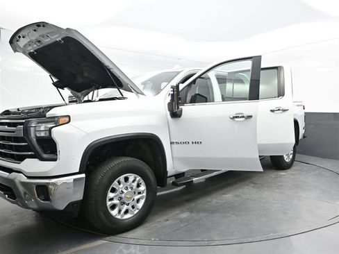 Used 2024 Chevrolet Silverado 2500 LTZ image 41