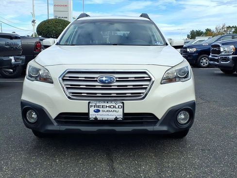 Used 2017 Subaru Outback 2.5i Premium image 2