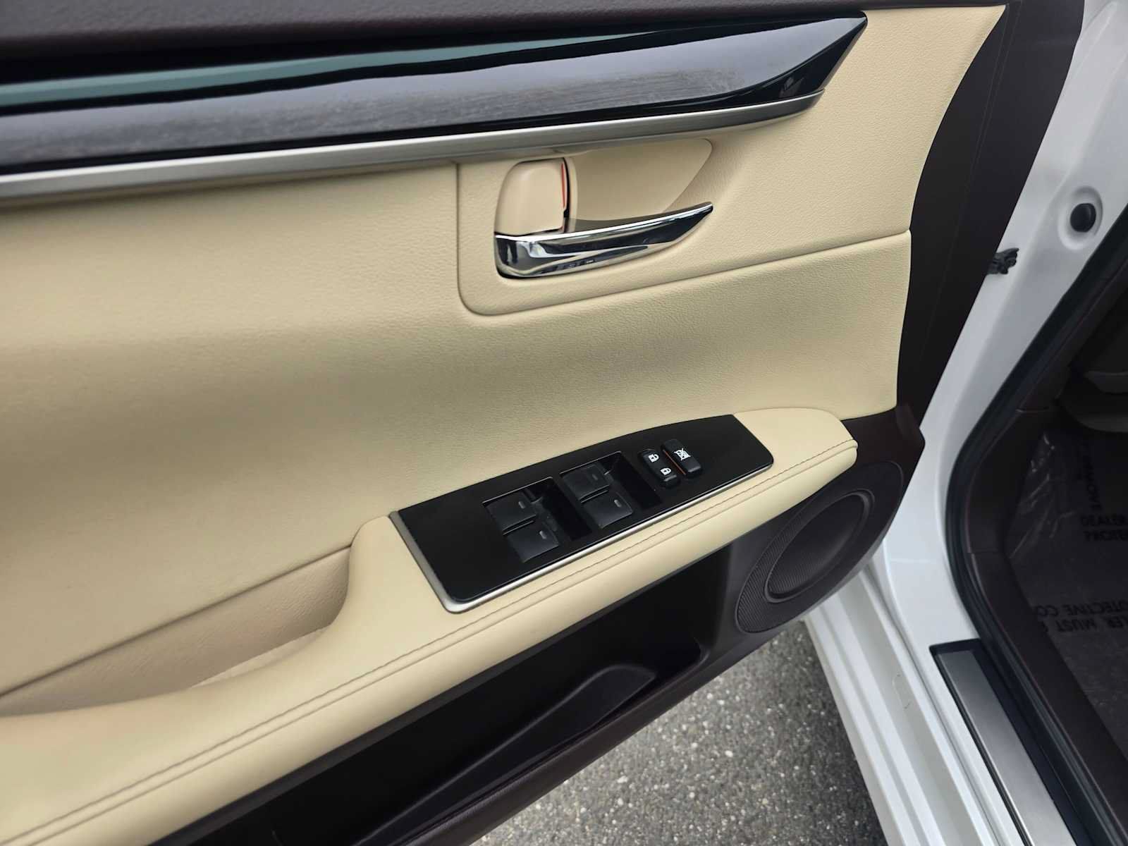 Used 2017 Lexus ES 350 w/ Accessory Package FWD image 19