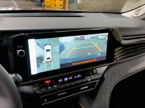 Used 2025 Toyota Camry XLE w/ Premium Plus Package image 27